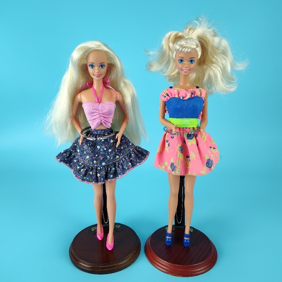 Mattel 90s 2 Superstar Barbie Dolls Bleach Blonde Hair Blue Purple Eyes +Outfits - Picture 6 of 12